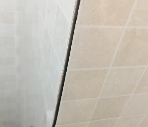合川瓷砖空鼓维修公司分享阳台瓷砖脱落的修复过程可以分为以下几个步骤