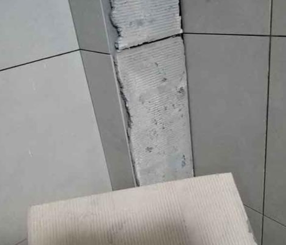 合川瓷砖空鼓维修公司分享下厨房瓷砖脱落的补救措施。